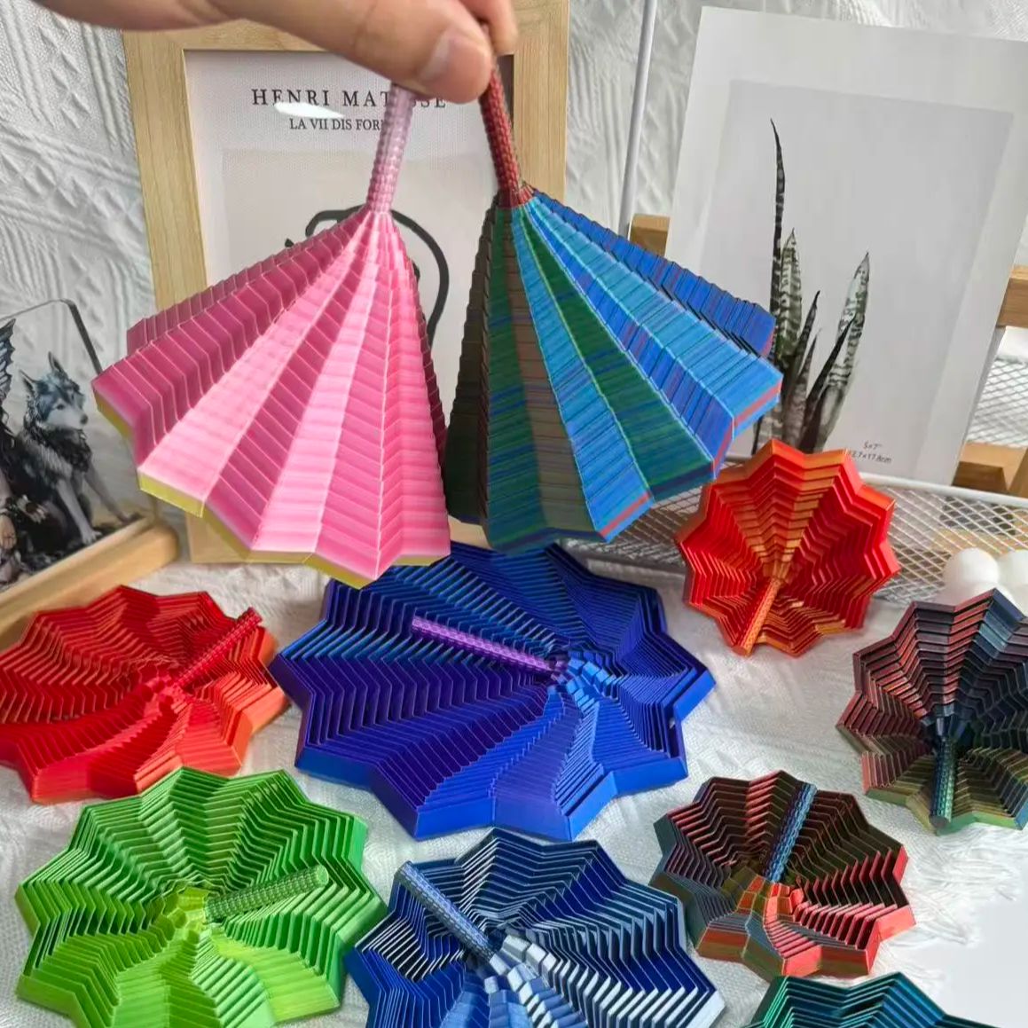 3D Printing Household Items - 1 Stück 3D-gedruckte hexagonale rotierende Spiral-Tischdekoration,